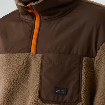 Camisola fleece castanha com bolso frontal e fecho laranja