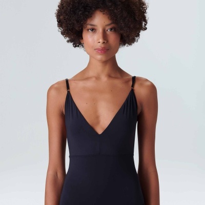 Fato de banho preto com decote em V e alças finas