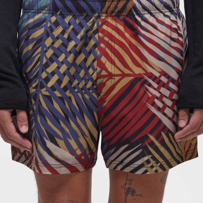 Calções coloridos com padrão gráfico e cintura elástica