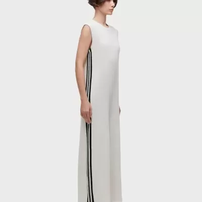 Vestido comprido branco com riscas pretas laterais