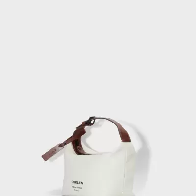 Mala branca quadrada OSKLEN com alça castanha em pele e etiqueta