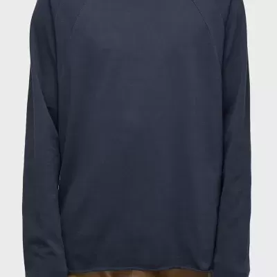 Camisola azul escura de manga comprida com gola redonda