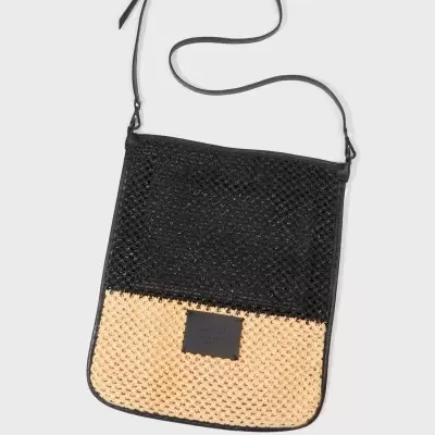 Mala de ombro preta e bege com alça e padrão trançado