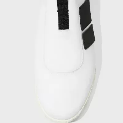 Ténis branco com tiras pretas e sola off-white