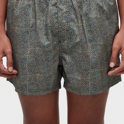 Calções de banho com padrão geométrico em tons verdes e castanhos