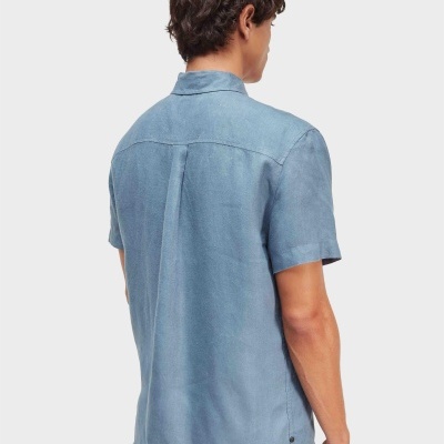 Camisa masculina azul de manga curta vista de trás