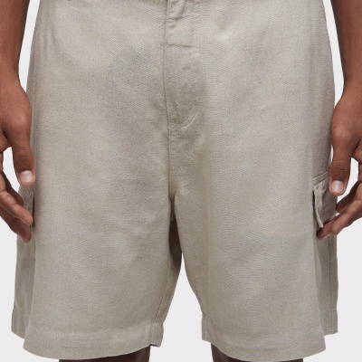 Calções Bege com Bolso Lateral e Aba