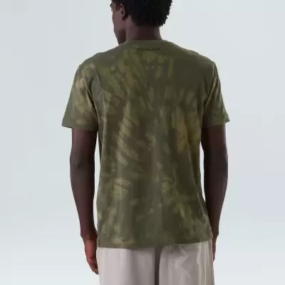 Camisa tie-dye verde com texto na parte de trás