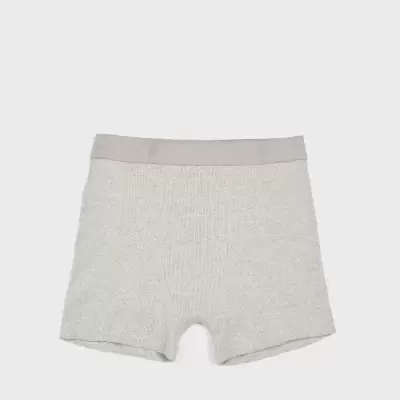 Cuecas boxer cinza claro com padrão canelado e cós elástico