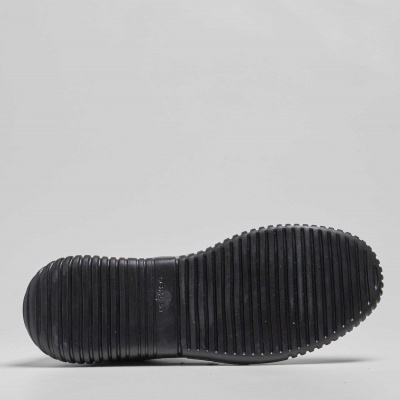 Sola preta de sapato com ranhuras horizontais