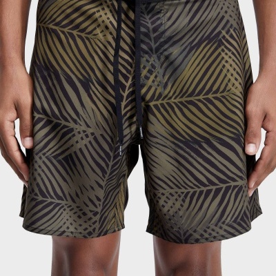 Calções de banho com padrão de folhas verde e preto e cós preto com cordão