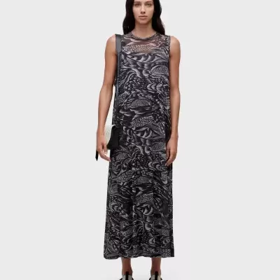 Vestido comprido sem mangas com padrão de penas em preto e branco