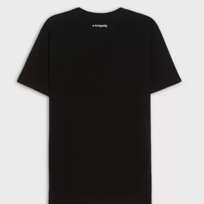 T-shirt preta de manga curta com texto branco 'a-bodega' nas costas