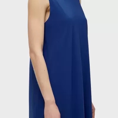 Vestido azul escuro sem mangas com gola alta