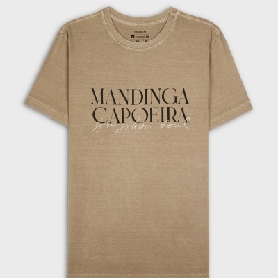 T-shirt bege com texto estampado MANDINGA CAPOEIRA
