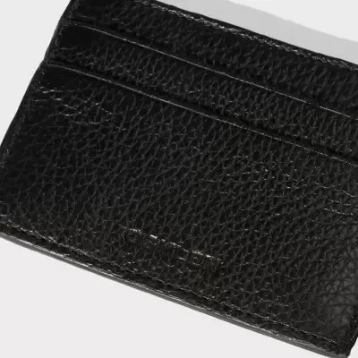 Carteira preta em pele para cartões com costuras e marca CALVIN KLEIN