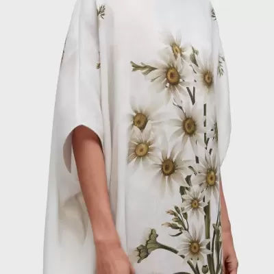 Vestido branco com padrão floral de margaridas