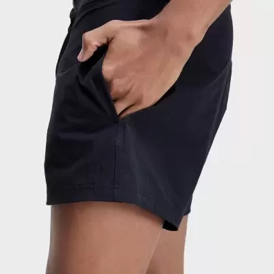 Calções pretos com bolsos laterais