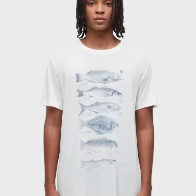 T-shirt branca com estampa de peixes azuis numerados