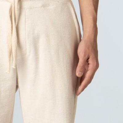 Calções creme masculinos com cordão e t-shirt creme