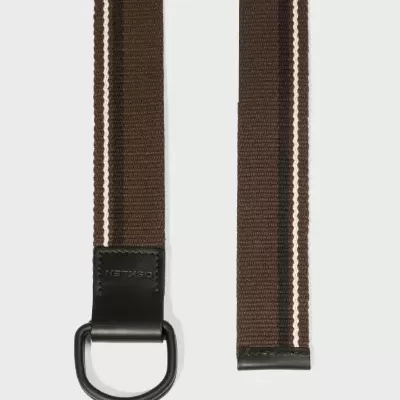 Cinto de tecido castanho com riscas e fivela preta