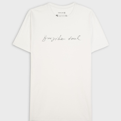 T-shirt branca de manga curta com inscrição Brazilian soul