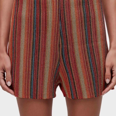 Calções curtos com riscas verticais coloridas e cós elástico
