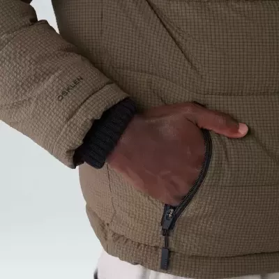 Casaco acolchoado castanho claro com padrão quadriculado e bolso com fecho de correr