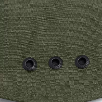 tecido verde com três ilhós pretos OSVIT