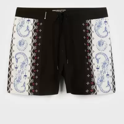 Calções de banho masculinos pretos com padrões laterais azuis e brancos e cordão na cintura