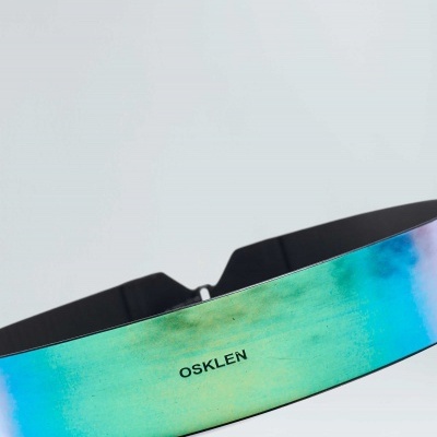 Faixa para cabeça multicolorida com texto OSKLEN