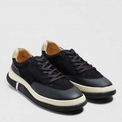 Ténis casuais masculinos negros com sola branca