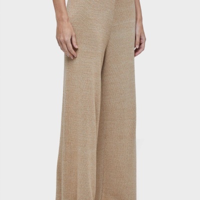 Calças largas de malha bege claro com cintura elástica