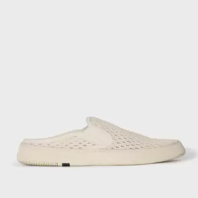 Ténis mule creme com padrão de malha texturada