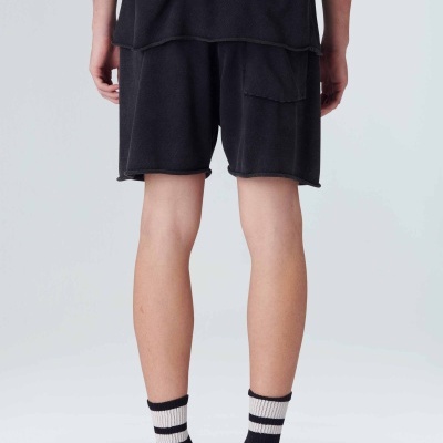 Calções pretos masculinos com bolso atrás