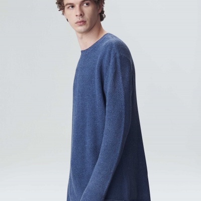 Camisola azul de malha com decote redondo