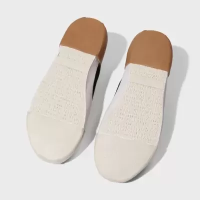 Solas de sapatos com duas cores, branca e castanha, com textura antiderrapante