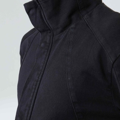 Casaco preto de ganga com gola alta