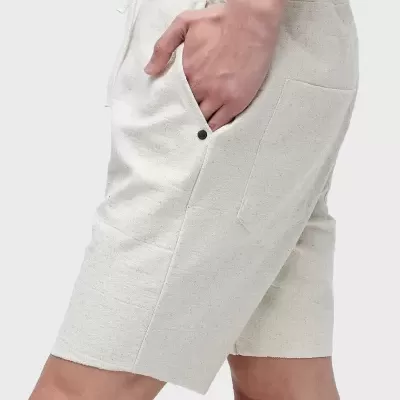 Calções claros tipo felpudo com bolso lateral e cordão na cintura