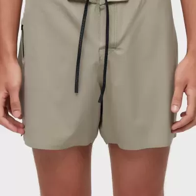 Calções de banho bege claro com cordão preto e bolso lateral