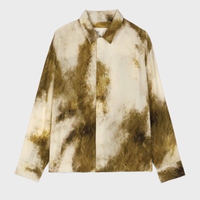 Camisa de manga comprida creme e castanho com padrão tie-dye e gola clássica