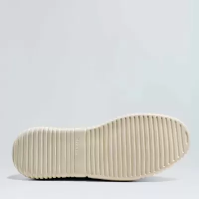 Sola de sapato bege claro com ranhuras e marca BOSS