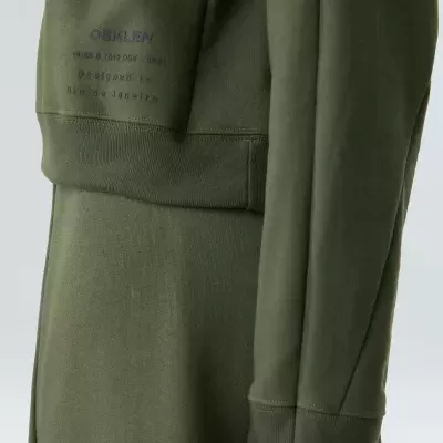 Conjunto de roupa verde com texto impresso OBKLEN