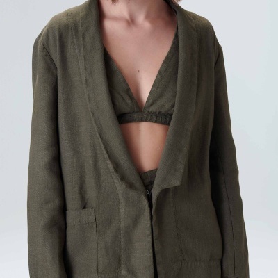 blazer e top verde caqui de tecido texturado com bolso frontal