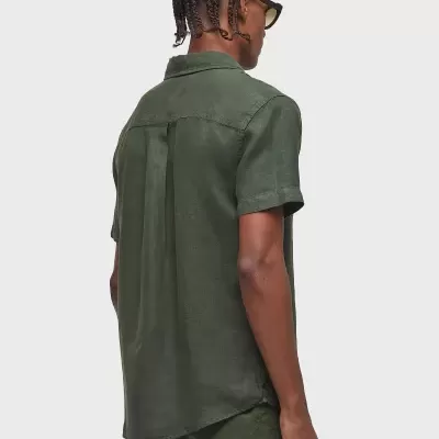 Camisola verde escura de manga curta vista de trás com gola