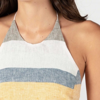 Top feminino listrado em cinza, branco, azul e amarelo com alças finas