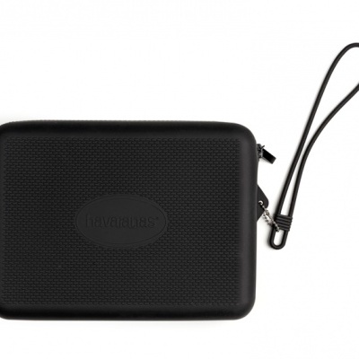 Estojo preto retangular com alça e logótipo Havaianas