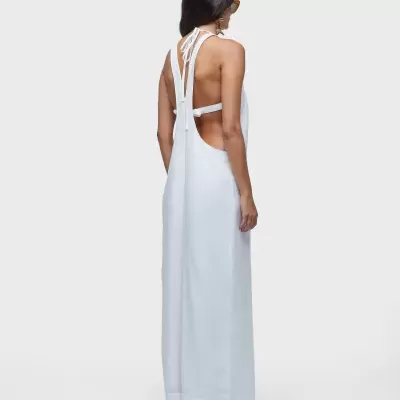Vestido branco comprido com costas abertas e alças finas