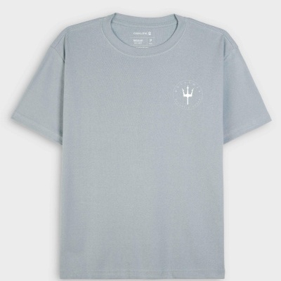 T-shirt azul claro de algodão com logo branco e gola redonda