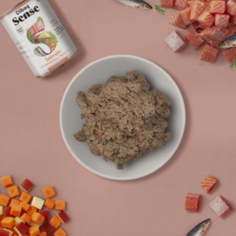 Lata de alimento para animais Dibaq Sense Salmão, taça com comida húmida, pedaços de salmão, peixes pequenos e cubos de cenoura